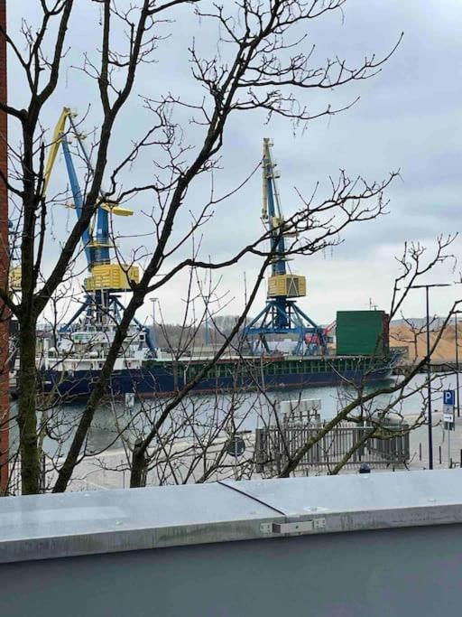 Dock 07 - Modernes 4 Sterne-Ferienapartment Direkt Am Hafen Висмар Экстерьер фото