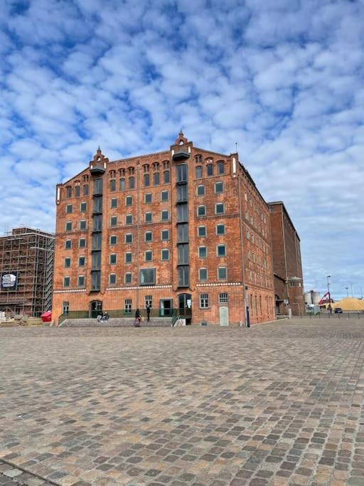 Dock 07 - Modernes 4 Sterne-Ferienapartment Direkt Am Hafen Висмар Экстерьер фото