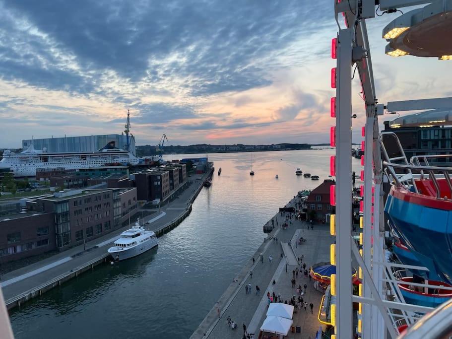 Dock 07 - Modernes 4 Sterne-Ferienapartment Direkt Am Hafen Висмар Экстерьер фото